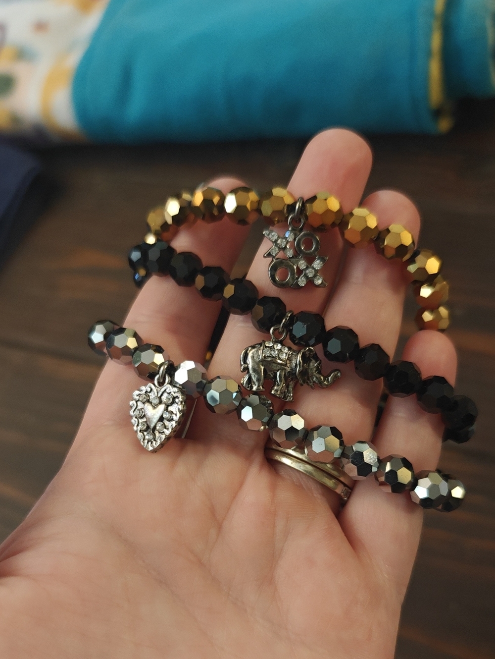 Women’s Beaded Charm Bracelet Set in Gold, Black, and Silver AA31 6804